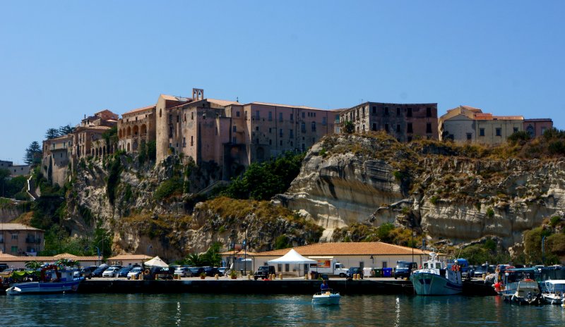 {short description of image}